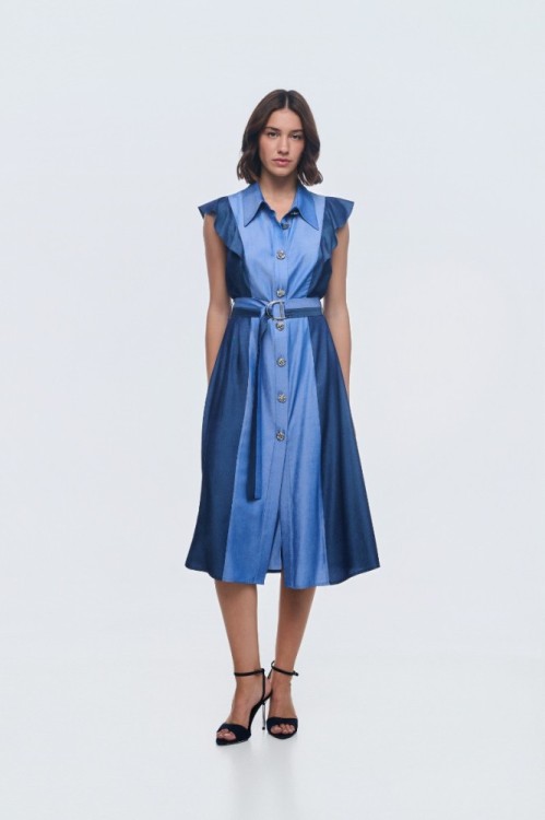 Φόρεμα τύπου denim με βολάν και ζώνη 
