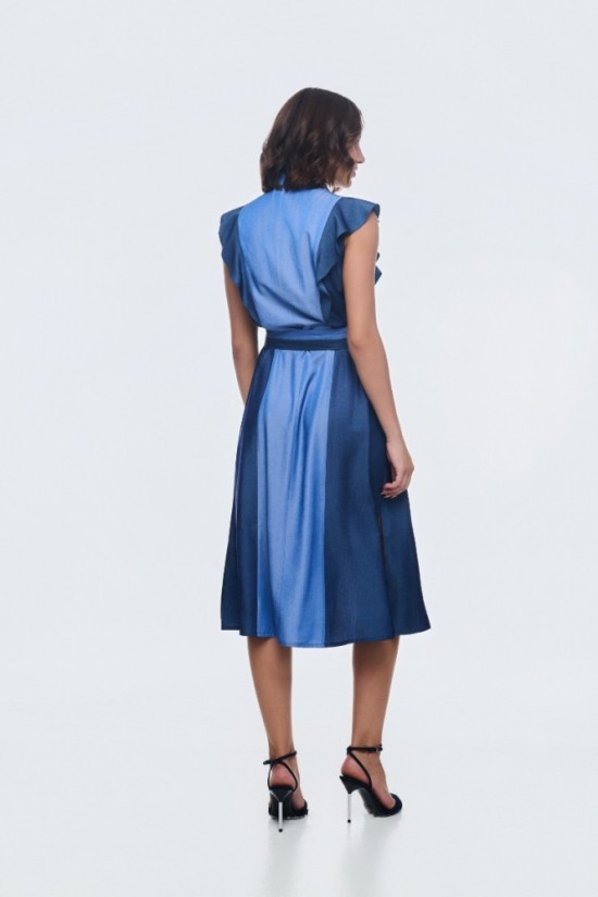 Φόρεμα τύπου denim με βολάν και ζώνη 